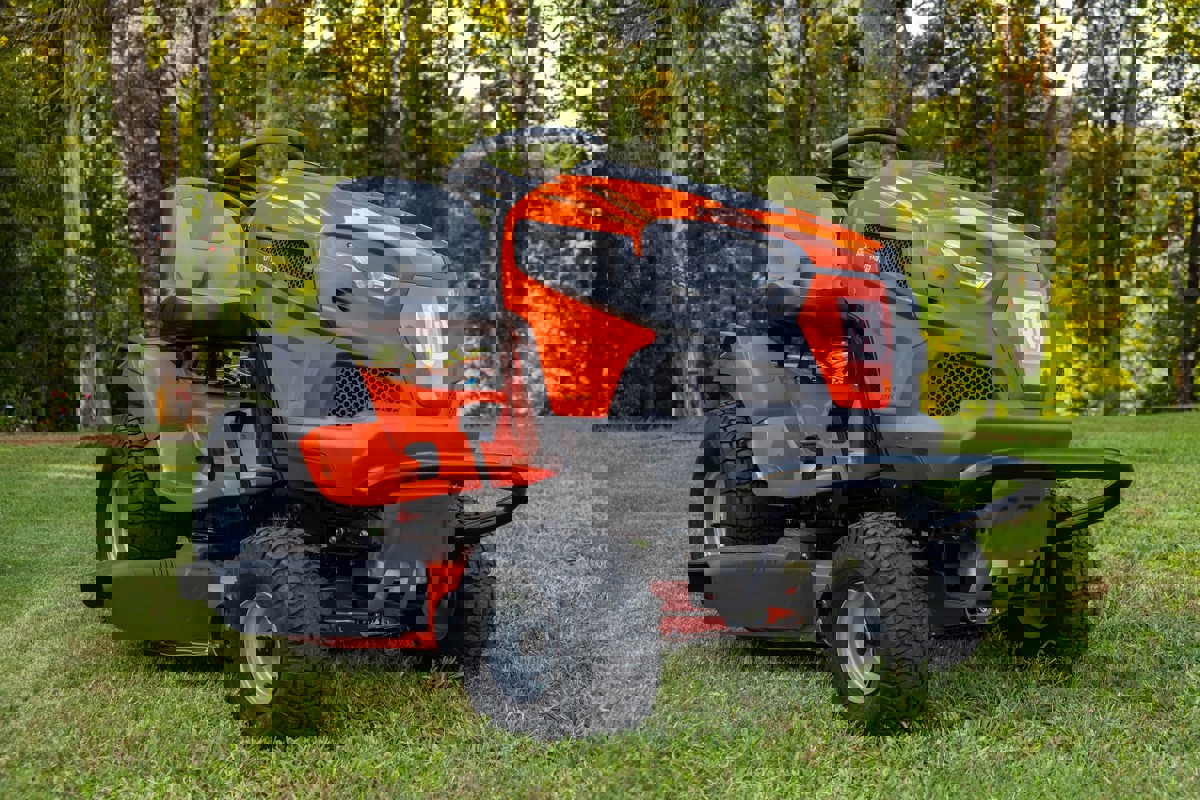 Ride on lawnmower