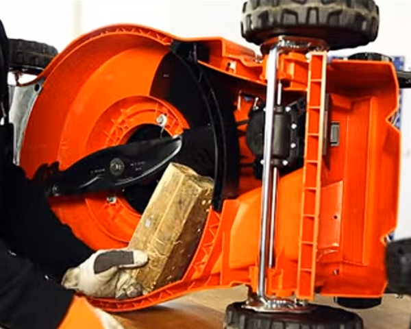 How to Change a Lawnmower Blade | Simple Step‑by‑Step Guide for Pedestrian Mowers
